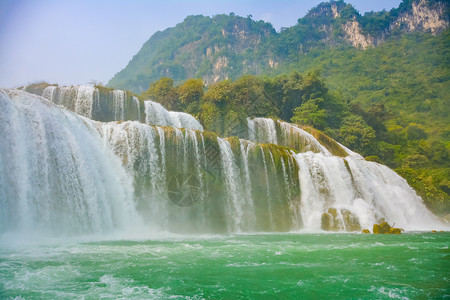 壮族纹样广西壮族自治区德天瀑布景区背景