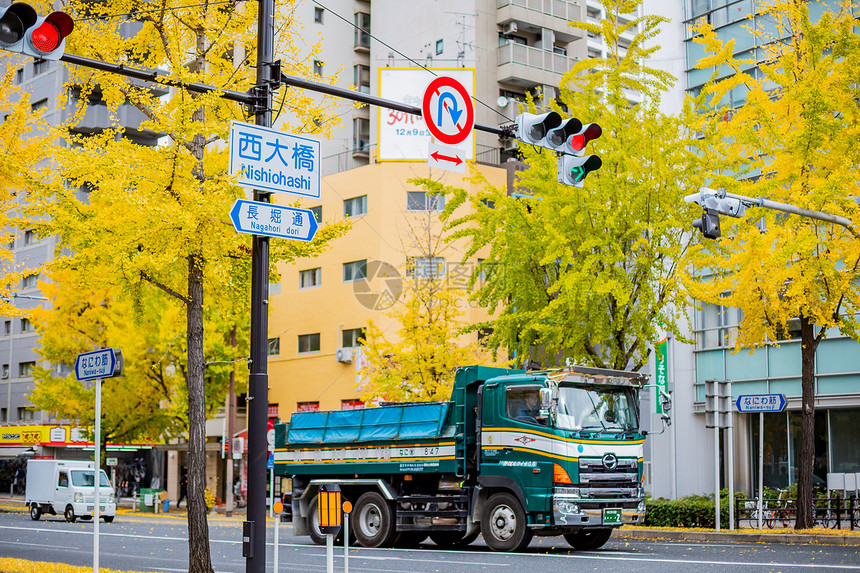 日本街道秋景图片