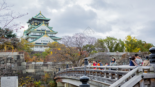 日本天守阁秋景背景图片