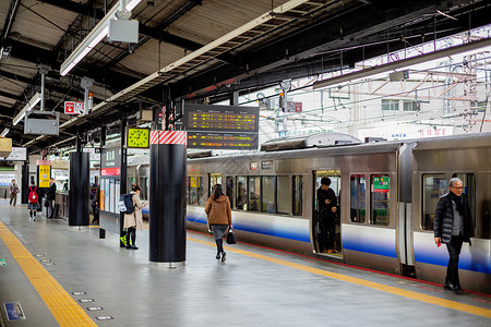 日本车站站台高清图片