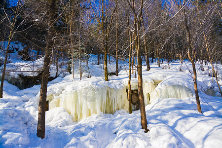 黑龙江雪乡洋草山雪瀑布图片