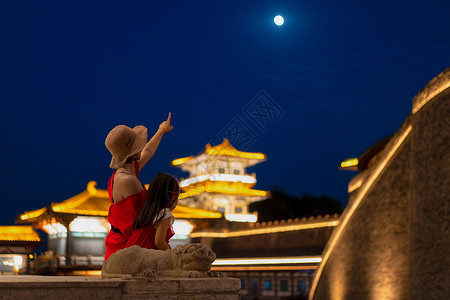 猫和天空看中秋月亮的女子背影背景