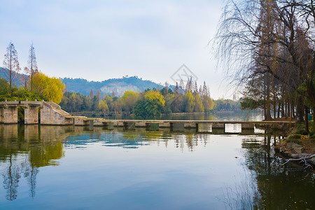 绍兴东湖风景区背景