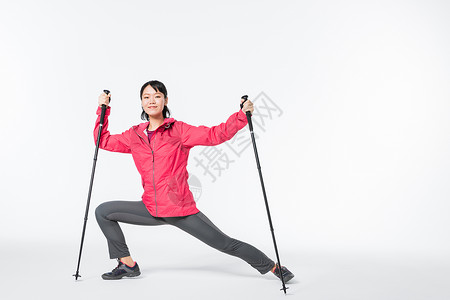 远足女性用登山杖热身健康高清图片素材