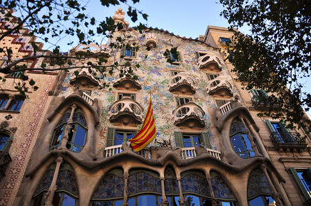 龙鳞建筑特色巴特罗之家 Casa Batllo背景