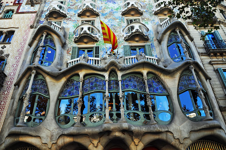 龙鳞建筑特色巴特罗之家 Casa Batllo背景