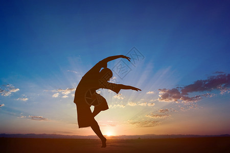 空中瑜伽素材夕阳下跳舞设计图片