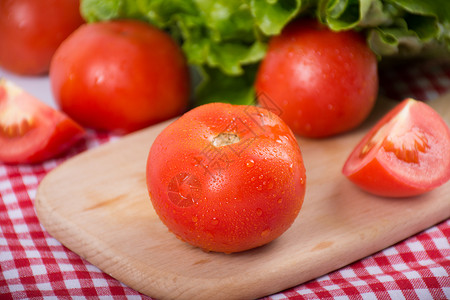 新鲜的西红柿蔬果图片