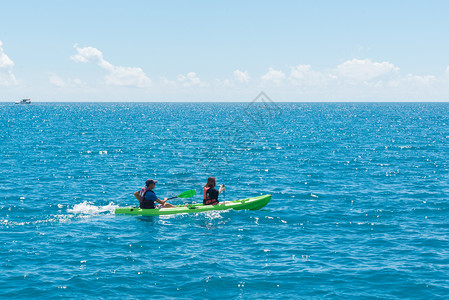 台湾垦丁水族馆水上运动项目皮划艇背景