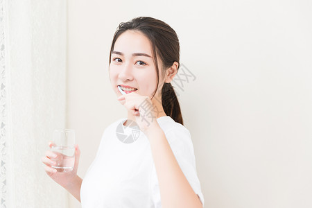 水杯美女年轻女性刷牙背景