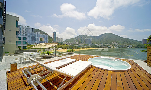 泳池露台现代晒太阳区设计图片