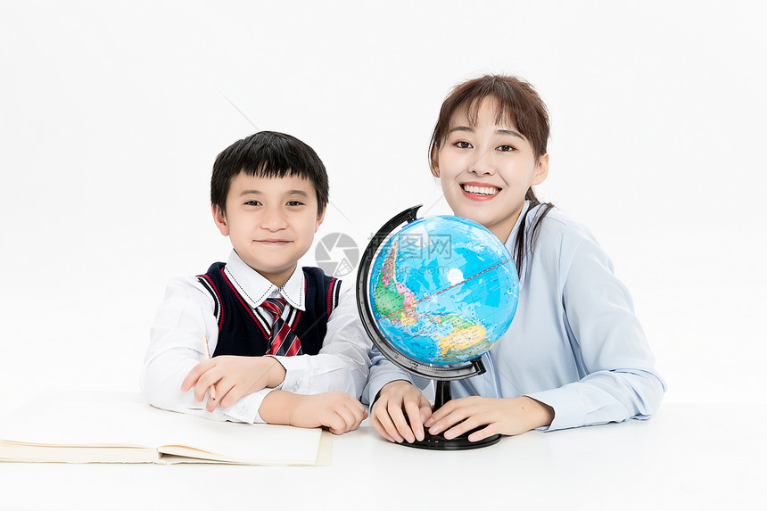 学习地理的学生图片