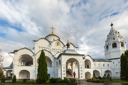 乌禾尔魔鬼城俄罗斯金环小镇苏兹达尔尤希米乌救世主修道院建筑群背景