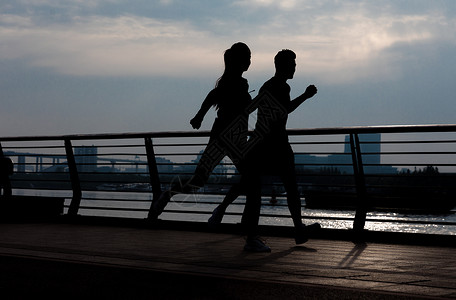 青年男女跑步剪影运动高清图片素材