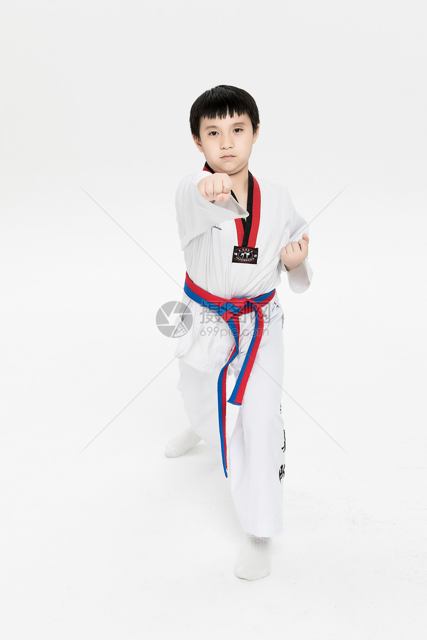 打跆拳道的小朋友图片