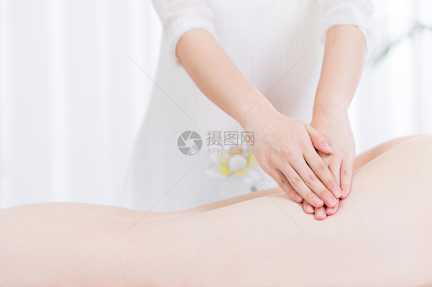 女性养生SPA腿部按摩图片