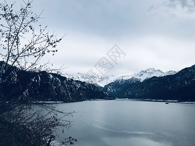 新疆天山天池雪景背景图片