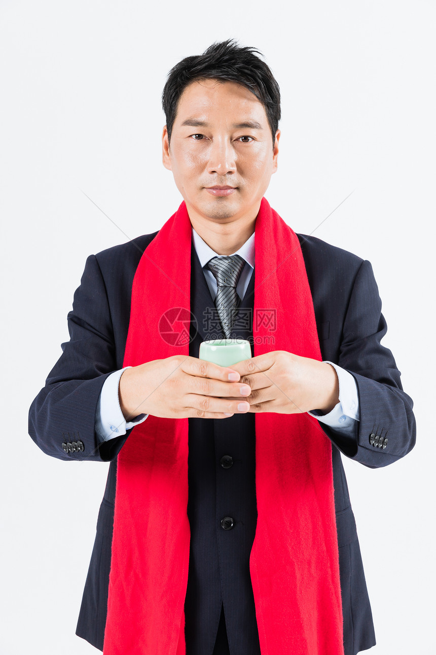 新春商务男性敬茶图片