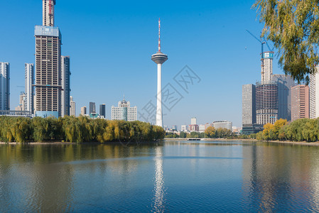 辽宁航母沈阳城市风光青年公园背景