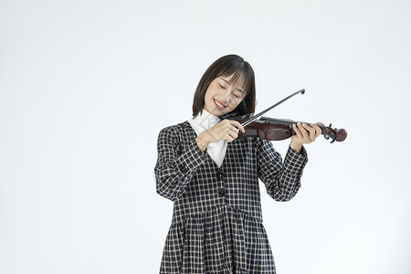 文艺女性拉小提琴背景图片