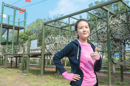 女性运动健身点赞形象图片