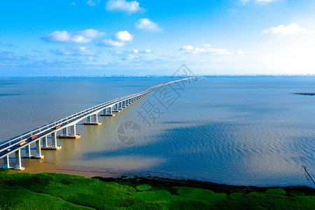 航拍上海长江大桥背景图片