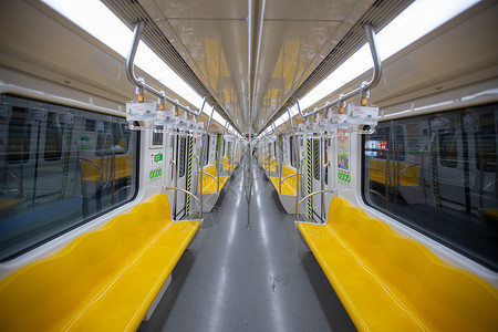 地铁车厢内部高清图片