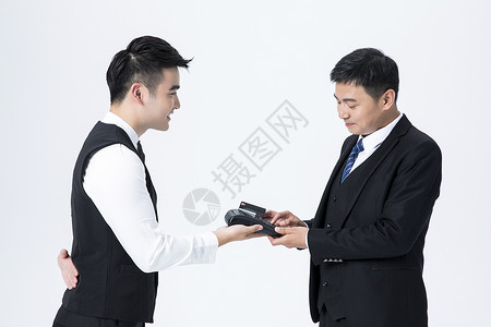 男服务员服务刷卡支付图片
