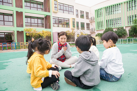 幼儿园老师教育儿童图片