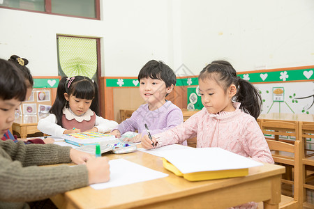 幼儿园儿童画画背景图片