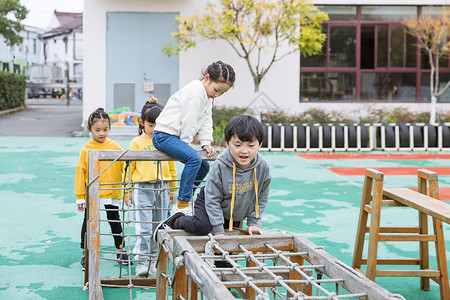 幼儿园户外儿童素质拓展图片