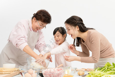 一家人和面包饺子高清图片