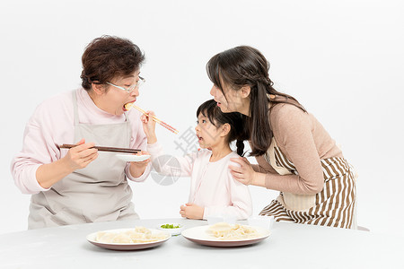 一家人吃饺子高清图片