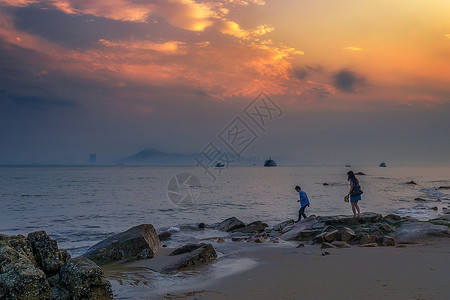 厦门夕阳下的海边高清图片