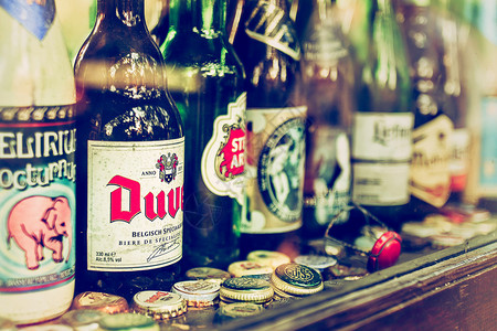 上海进口博览会酒吧啤酒瓶素材背景