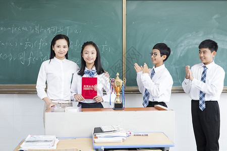 老师学生颁奖青少年教育获奖背景