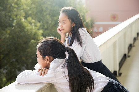 青少年教育课间休息学生高清图片素材