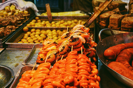 香港美食香港弥顿道夜市上丰富的港味小吃背景