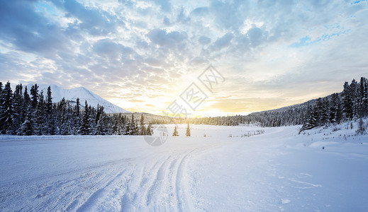 雪景道路积雪高清图片