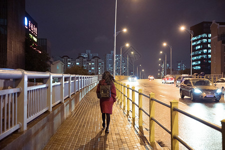 独自跳舞女生孤独青春期少女背影背景