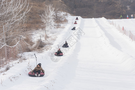 冬季轮胎天津盘山滑雪场背景