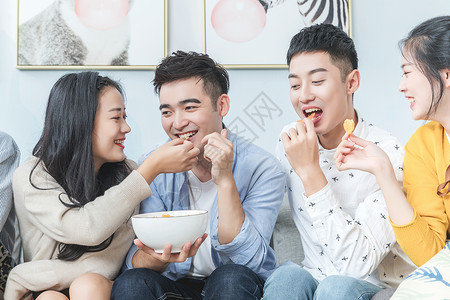 在家吃零食青年聚会吃零食背景