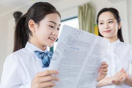 女学生上课朗读学习高清图片素材