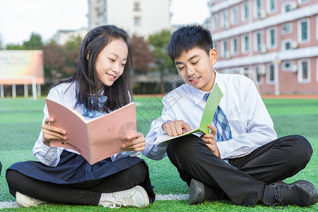 草坪学习青少年操场阅读交流背景
