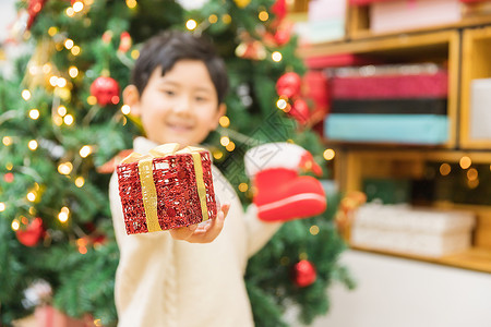 圣诞节快乐儿童递礼物背景图片