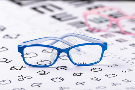 儿童眼镜与视力表背景图片