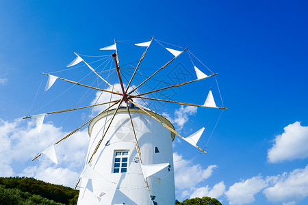 日本小豆岛橄榄公园白色风车高清图片