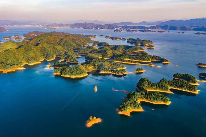 杭州千岛湖的很多小岛图片