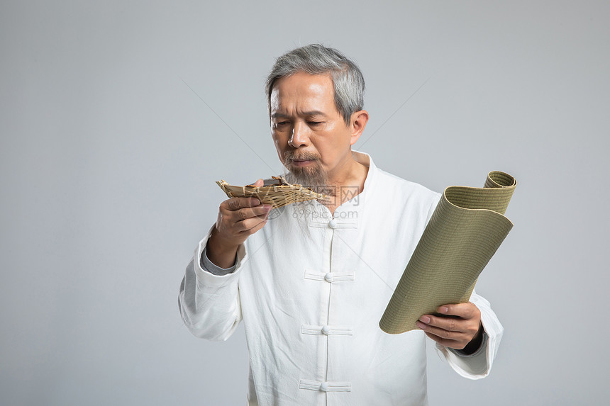 老年中医形象图片