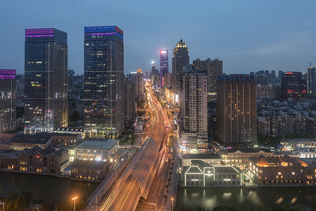 湖北省武汉市洪山区楚河汉街俯视夜景车轨高清图片素材